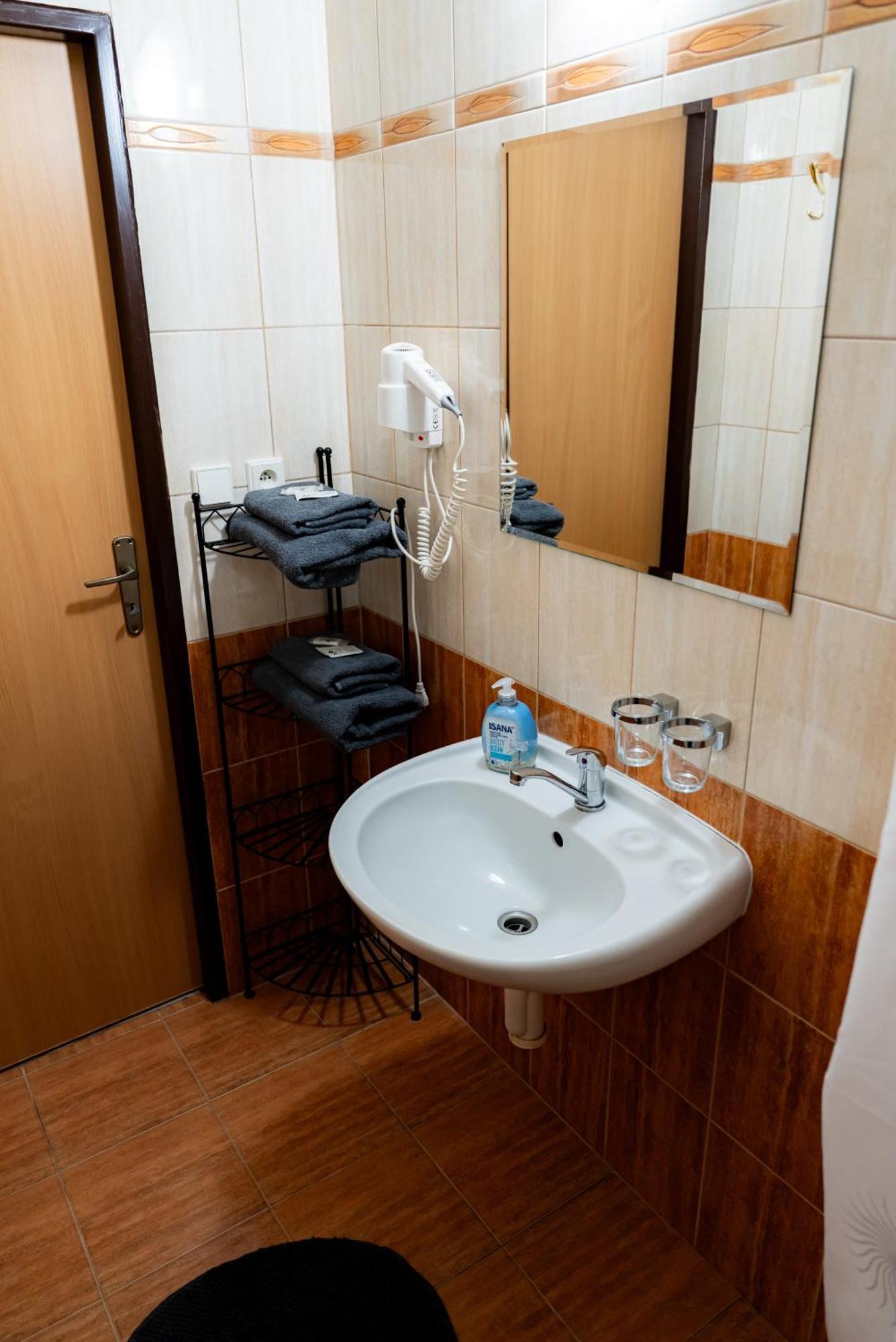 הרניצה Hotel Cementar מראה חיצוני תמונה