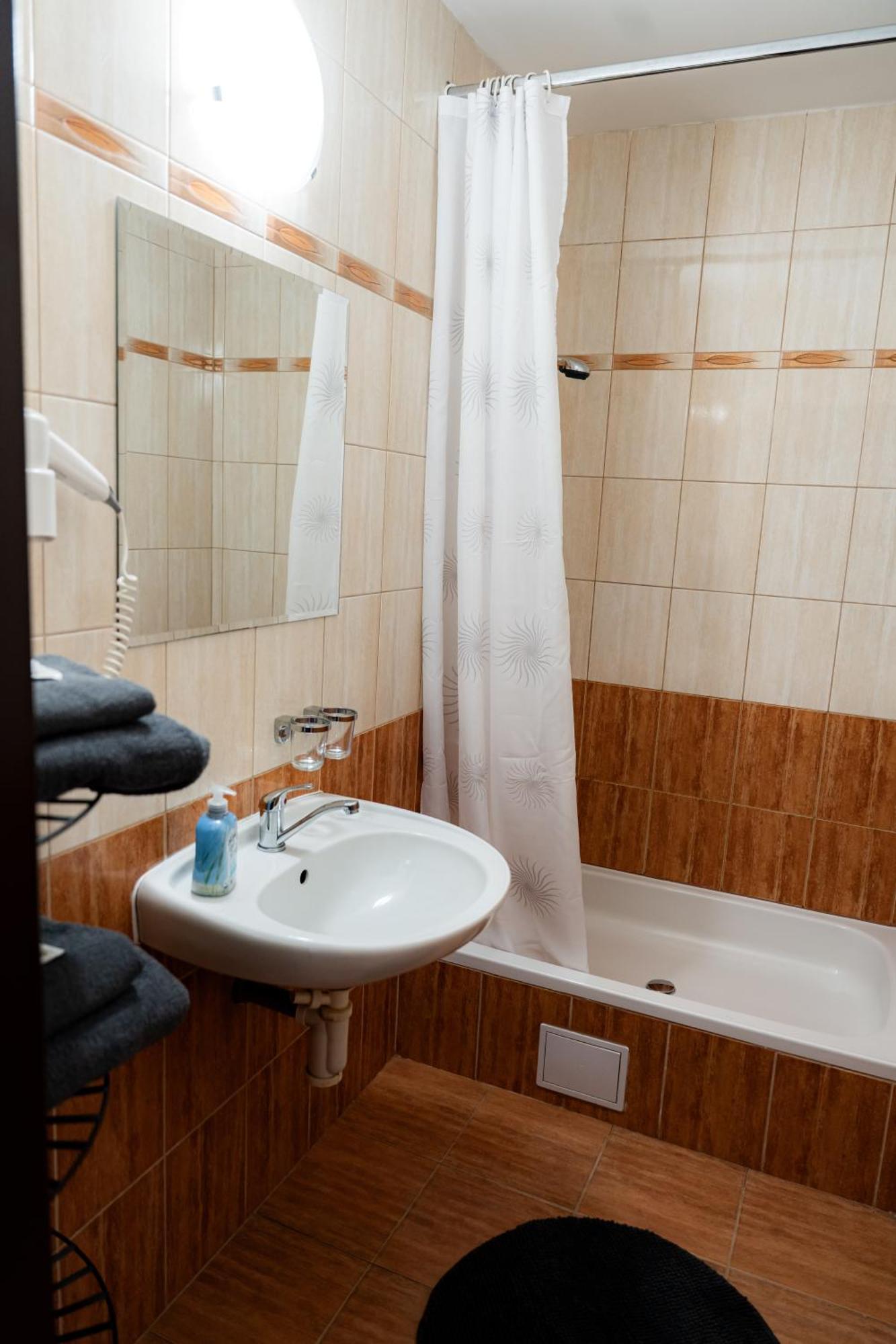 הרניצה Hotel Cementar מראה חיצוני תמונה