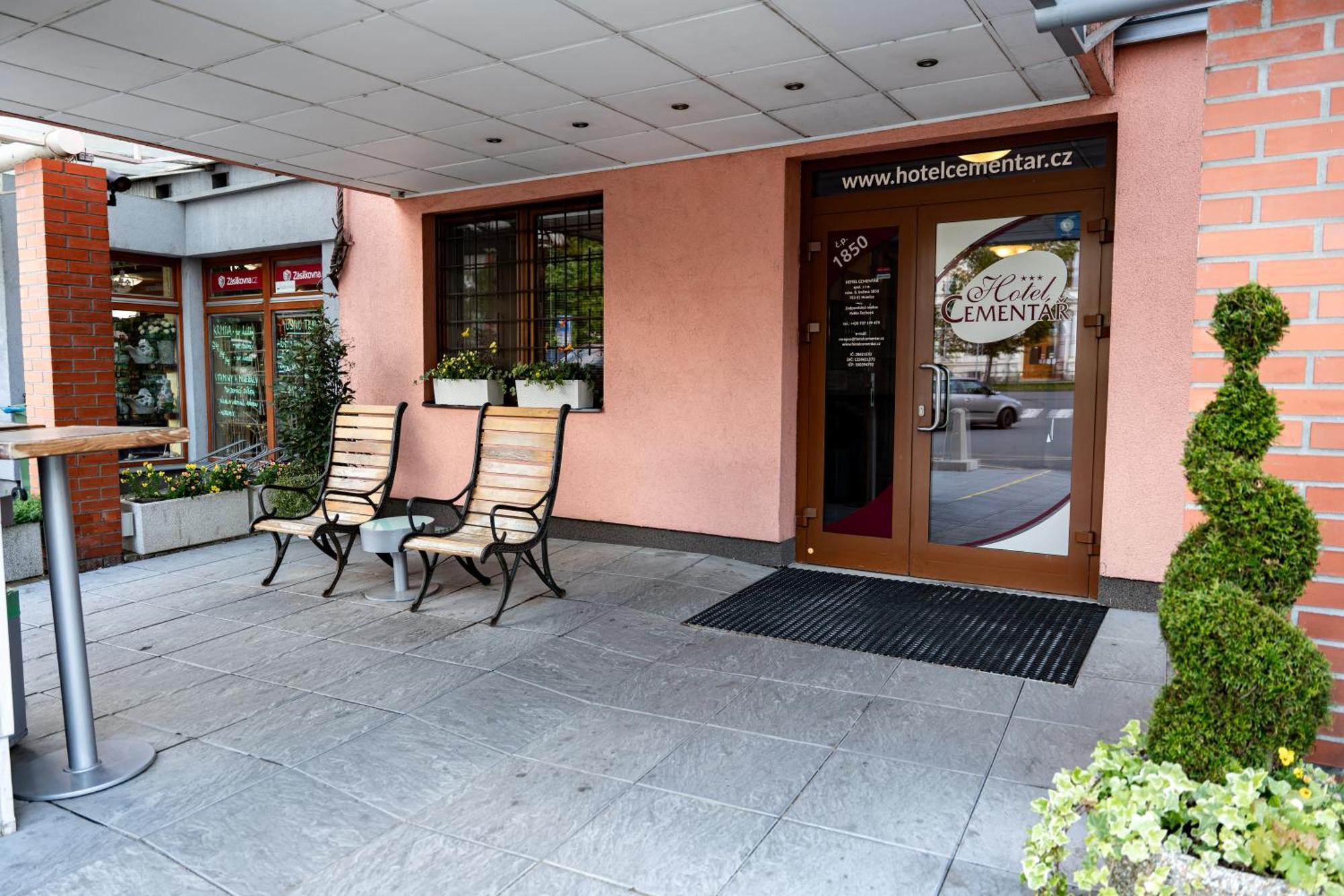 הרניצה Hotel Cementar מראה חיצוני תמונה